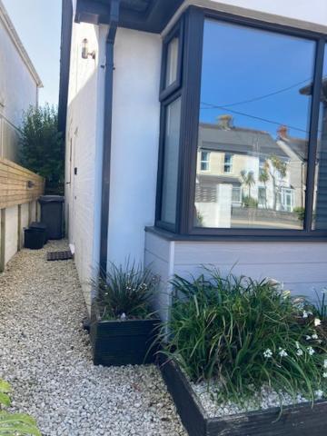 The Salt Box- Lovely Refurbished Annexe, Free Parking, Walk To Porth Beach. Saint Columb Minor Exterior photo